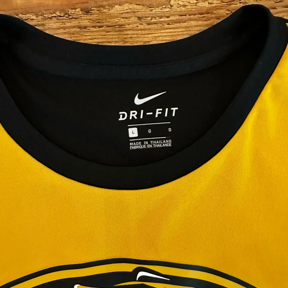 University of Missouri Long-Sleeve Nike Dri-FIT Shirt Size L